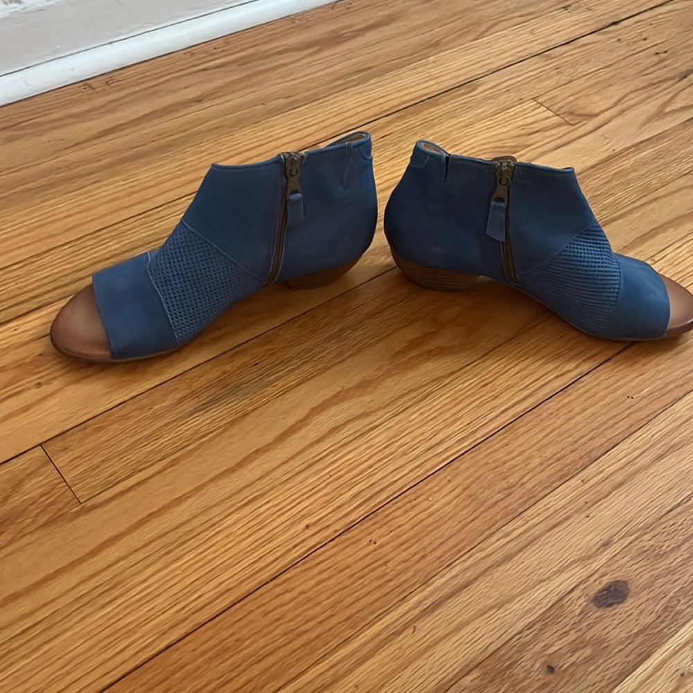 Shoes - Picture 2 of 2